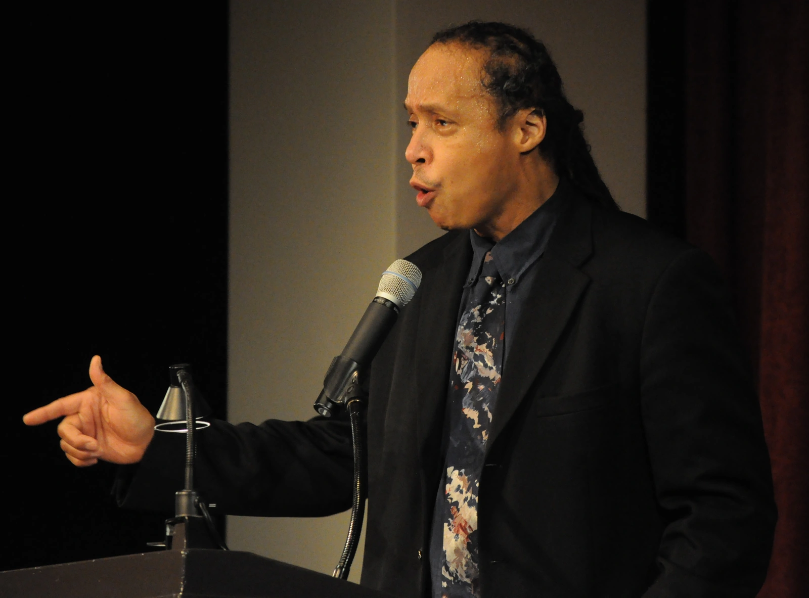 Jamal Joseph lors d’une conférence au Town Hall de Seattle, février 2012
