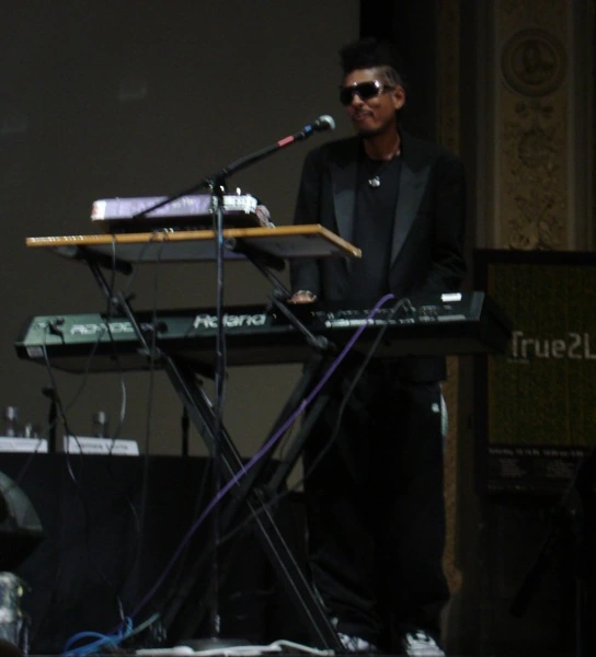 Shock G on keyboards, 2006
