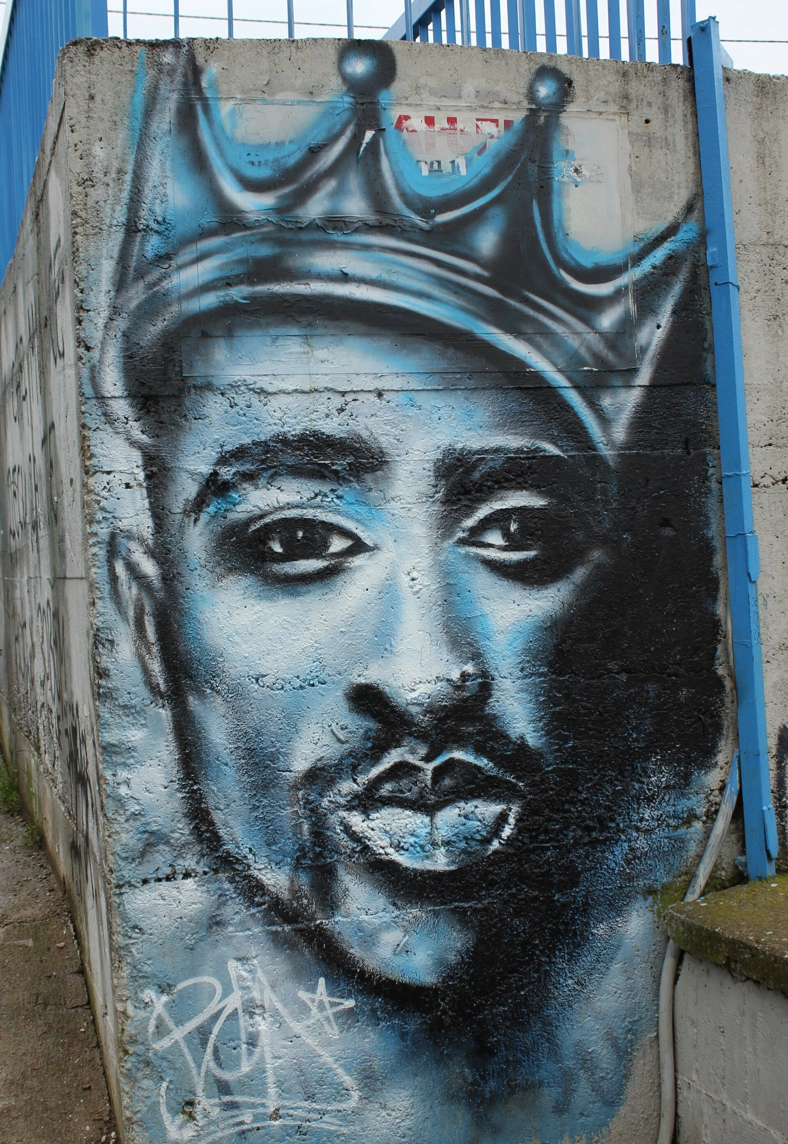 Tupac mural in Vlasotince, Serbia, 2014
